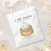 団子が赤ちゃんシャワーの途中にある フェイバーバッグ (クリップ留めされた状態)