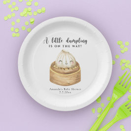 団子が赤ちゃんシャワーの途中にある ペーパープレート