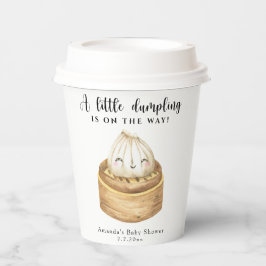 団子が赤ちゃんシャワーの途中にある 紙コップ