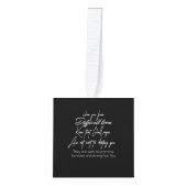 困難な時代に顔がその課題を知ると キューブオーナメント (正面)