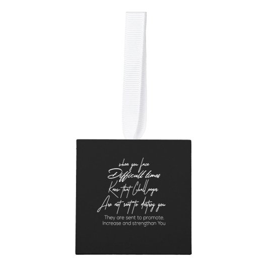 困難な時代に顔がその課題を知ると キューブオーナメント (正面)