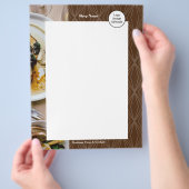 図形モダン茶色 チラシ (手)