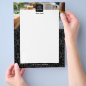 図形モダン黒 チラシ (手)