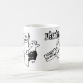 図書館で本を読む男性たち コーヒーマグカップ (中央)