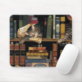 図書館で眠っている猫が付いているマウスパッドは予約します マウスパッド (マウス)