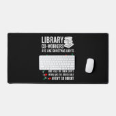 図書館の同僚はクリスマスライトに似ている デスクマット (キーボード&マウス)
