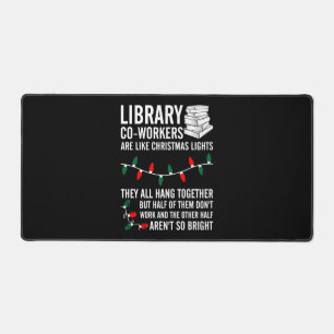 図書館の同僚はクリスマスライトに似ている デスクマット