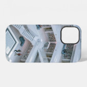 図書館内を歩く人々 iPhoneケース (裏面横)