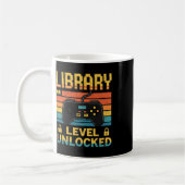 図書館好きの先生のための面白ビデオゲーム　チェックリストで学校 コーヒーマグカップ (左)