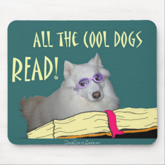 図書館- Samoyed -クールな犬の読書の読み書き能力 マウスパッド
