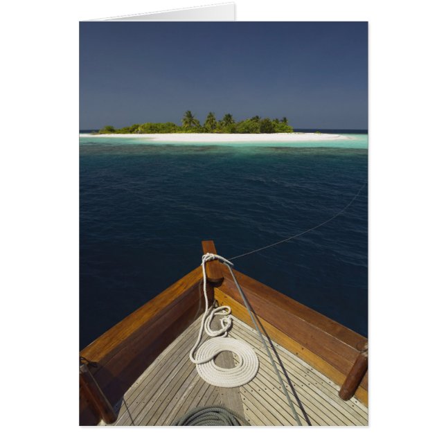 固定されたボートの接近の島 (正面)