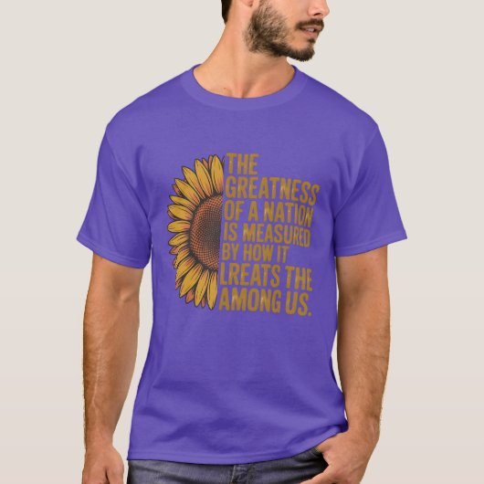 国の偉大さはTRで測られる Tシャツ (正面)