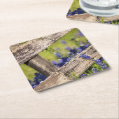 国の塀のまわりのテキサス州Bluebonnets スクエアペーパーコースター (アングル)