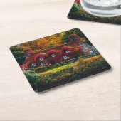 国コテージと赤つる植物ホームをカバー スクエアペーパーコースター (アングル)