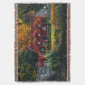 国コテージと赤つる植物ホームをカバー スローブランケット (正面縦)