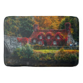 国コテージと赤つる植物ホームをカバー バスマット (正面)