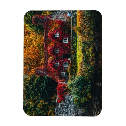 国コテージと赤つる植物ホームをカバー マグネット (縦)