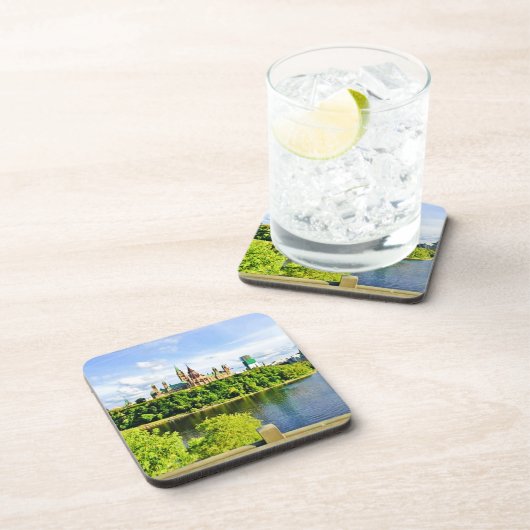 国会議事堂ヒルオタワ建築。買今 コースター (右側)