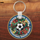 国境を越えたサッカーの熱狂的なファン キーホルダー (正面)
