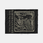 国家風光明媚なトレイル – 北カントリーのトレイルのハイカー フリースブランケット (正面(横))