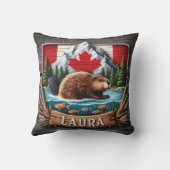 国旗と山を持つカナダビーバー クッション (裏面)