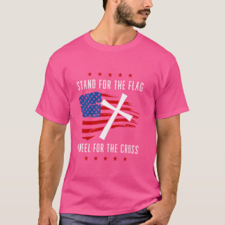 国旗を掲げる愛国的なスタンドは十字架のために膝掛け Tシャツ