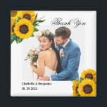 国産ひまわりフォト結婚式の引き出物ギフト マグネット<br><div class="desc">カントリーひまわりフォト結婚式の引き出物ギフト磁石は素朴な背景、ひまわりクリップアート、文字&のカップル結婚写真テンプレートを備えている。お客様に最適なひまわり結婚式の引き出物ギフト。お好みクリックに私の店を訪問して他のデザインや類似の写真と一緒に.あなたのテキストや写真と一緒にそれを行うパーソナライズされたボタンをクリック。IMAGE CREDIT RAWPIXEL.COMデザインLAYOUT LOVEYOART</div>