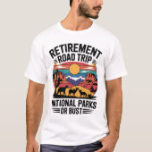 国立公園 退職後の冒険 ロードトリップ Tシャツ (正面)