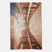 国素朴の木造の橋 キッチンタオル (縦)