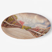 国素朴の木造の橋 ペーパープレート (アングル)