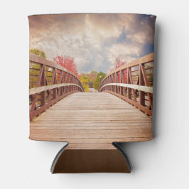 国素朴の木造の橋 缶クーラー