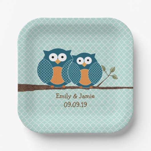国素朴ティール（緑がかった色）かわいいフクロウが木に座る ペーパープレート (正面)