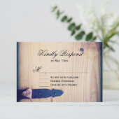 国素朴木ラッチ結婚式RSVP返信カード 出欠カード (スタンド正面)