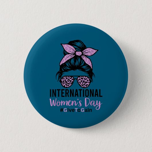 国際女性デー 2026 3月8日 IWD ギフト 缶バッジ (正面)
