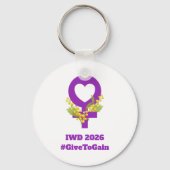 国際女性デー 2026 IWD Give To Gain キーホルダー (裏面)