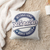国際的バックパッカーワードトラベラーロゴ クッション (ブランケット)