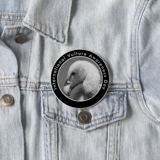 国際的禿鷹認識度日 缶バッジ (インサイチュ)