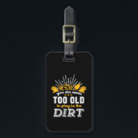 土おもしろいの中に入るには年を取り過ぎ遊ることは無い ラゲッジタグ<br><div class="desc">君は老いて土の中に入る遊ことは無い。ユーモアのあるおもしろいデザインこのヴィンテージやレトロな園芸素晴らし用具のグッズは、園芸、農業、花、野菜やフットの木を好む人のためのものである。庭保前向きで働きながら、あなたの態度と良い雰囲気。母素晴らし母、おばあちゃん、妹、おばあちゃんのためのクリスマスプレゼントと誕生日プレゼント。背景色はカスタマイズ好みの色にできる。</div>