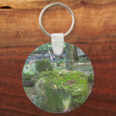 土手の苔むした岩 キーホルダー (正面)