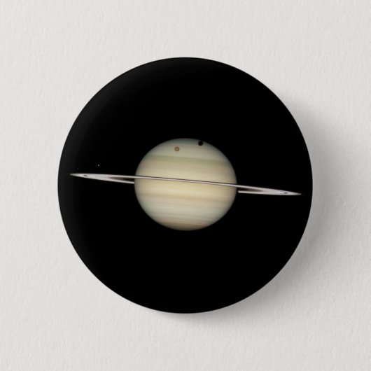 土星の四重月面通過 缶バッジ (正面)