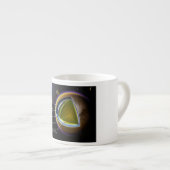 土星の月のタイタンの内部の層の図表 エスプレッソカップ (正面右)