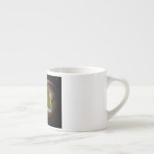 土星の月のタイタンの内部の層の図表 エスプレッソカップ (右)