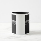 土星の月の非現実的な風景 マグカップ (中央)