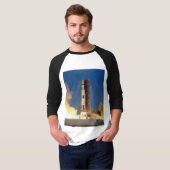 土星Vが月に向かって空に輝くと地球は揺れる Tシャツ (正面フル)
