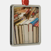 在庫一掃セールの使用された本 メタルオーナメント (右)