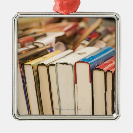 在庫一掃セールの使用された本 メタルオーナメント (正面)