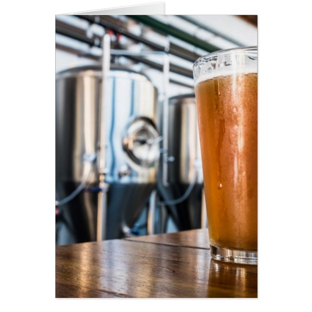 地ビールのビールのガラス (正面)