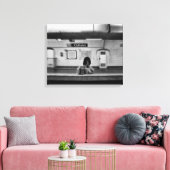 地下鉄でショッピングバッグを持つ人（シャトレ） キャンバスプリント (インサイチュ (リビング))