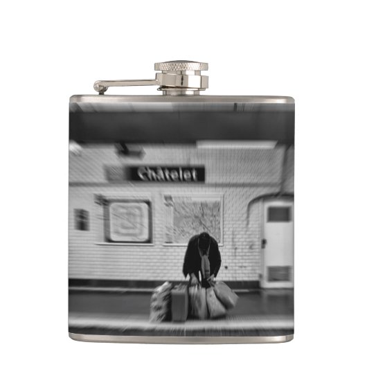 地下鉄でショッピングバッグを持つ人（シャトレ） フラスク (正面)