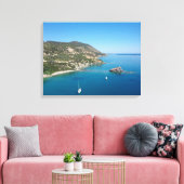 地中海のサイプロスの海岸線とヨット キャンバスプリント (インサイチュ (リビング))